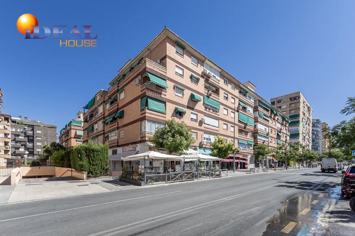 4 bedroom Flat for sale in Granada city with garage - € 329,000 (Ref: 9434249)