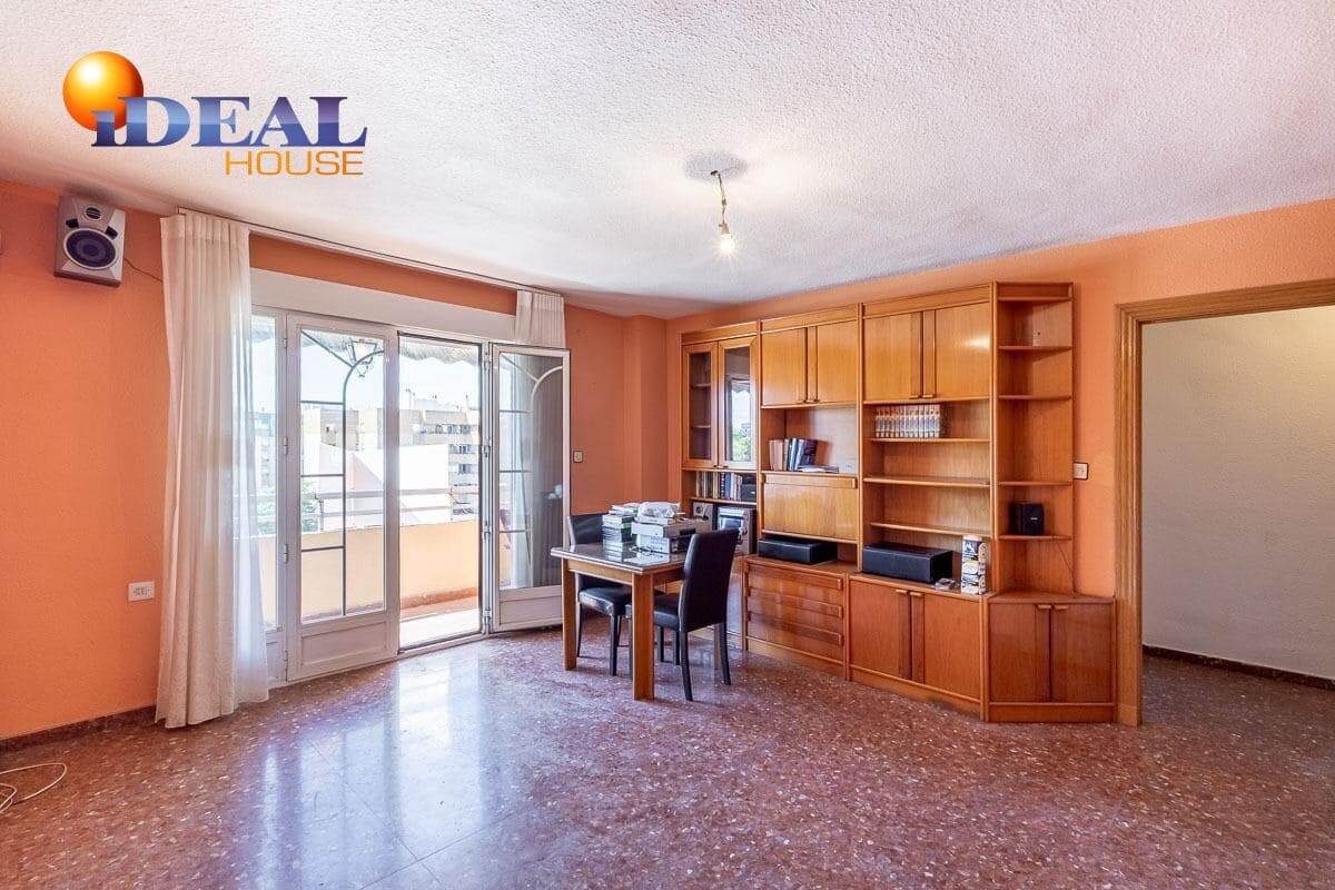 4 bedroom Flat for sale in Granada city with garage - € 329,000 (Ref: 9434249)