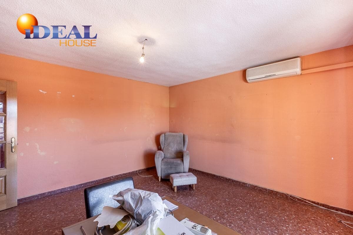 4 bedroom Flat for sale in Granada city with garage - € 329,000 (Ref: 9434249)