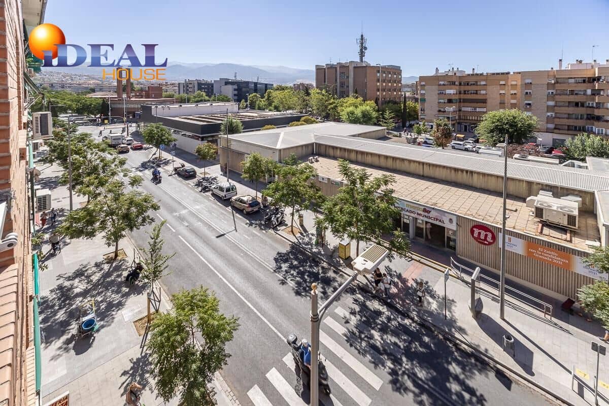 4 bedroom Flat for sale in Granada city with garage - € 329,000 (Ref: 9434249)