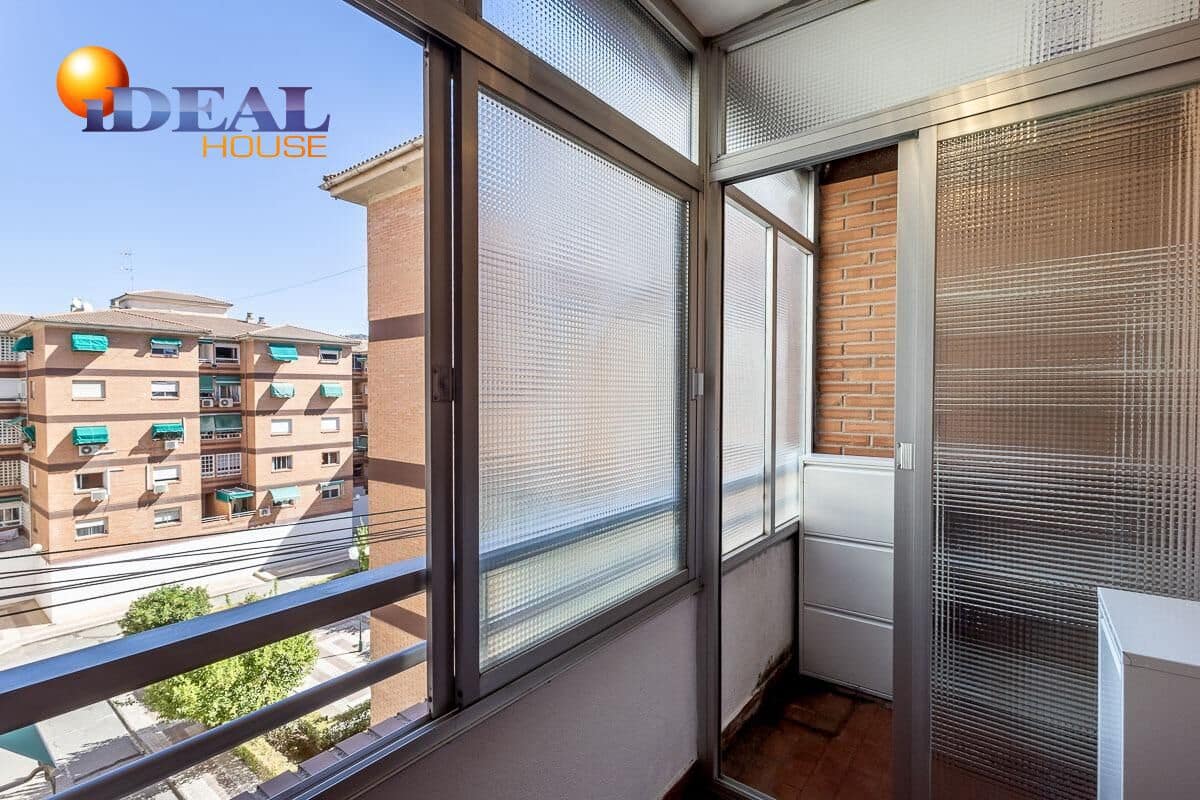 4 bedroom Flat for sale in Granada city with garage - € 329,000 (Ref: 9434249)