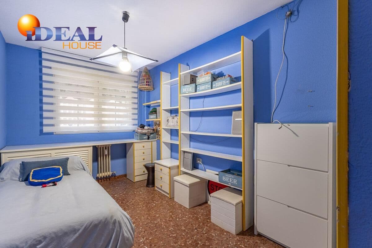 4 bedroom Flat for sale in Granada city with garage - € 329,000 (Ref: 9434249)