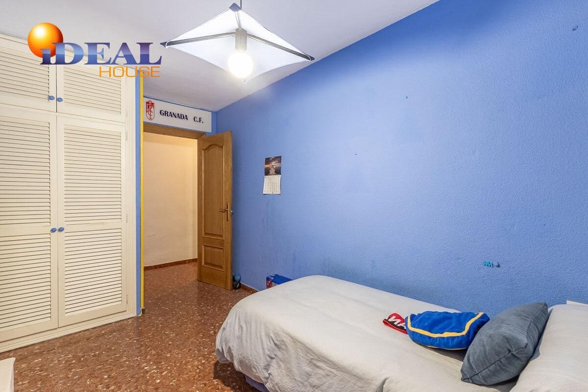 4 bedroom Flat for sale in Granada city with garage - € 329,000 (Ref: 9434249)