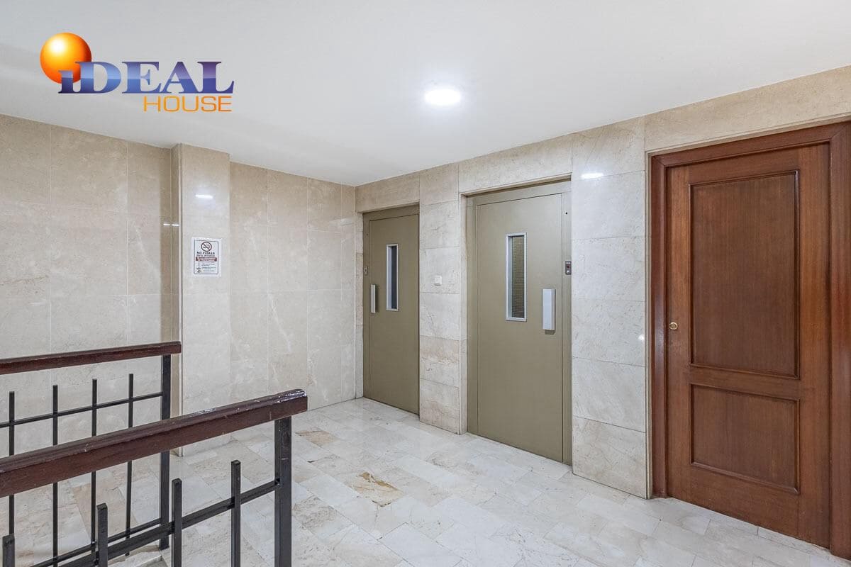 4 bedroom Flat for sale in Granada city with garage - € 329,000 (Ref: 9434249)