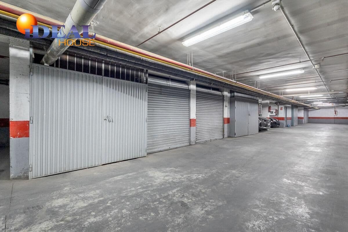 4 bedroom Flat for sale in Granada city with garage - € 329,000 (Ref: 9434249)