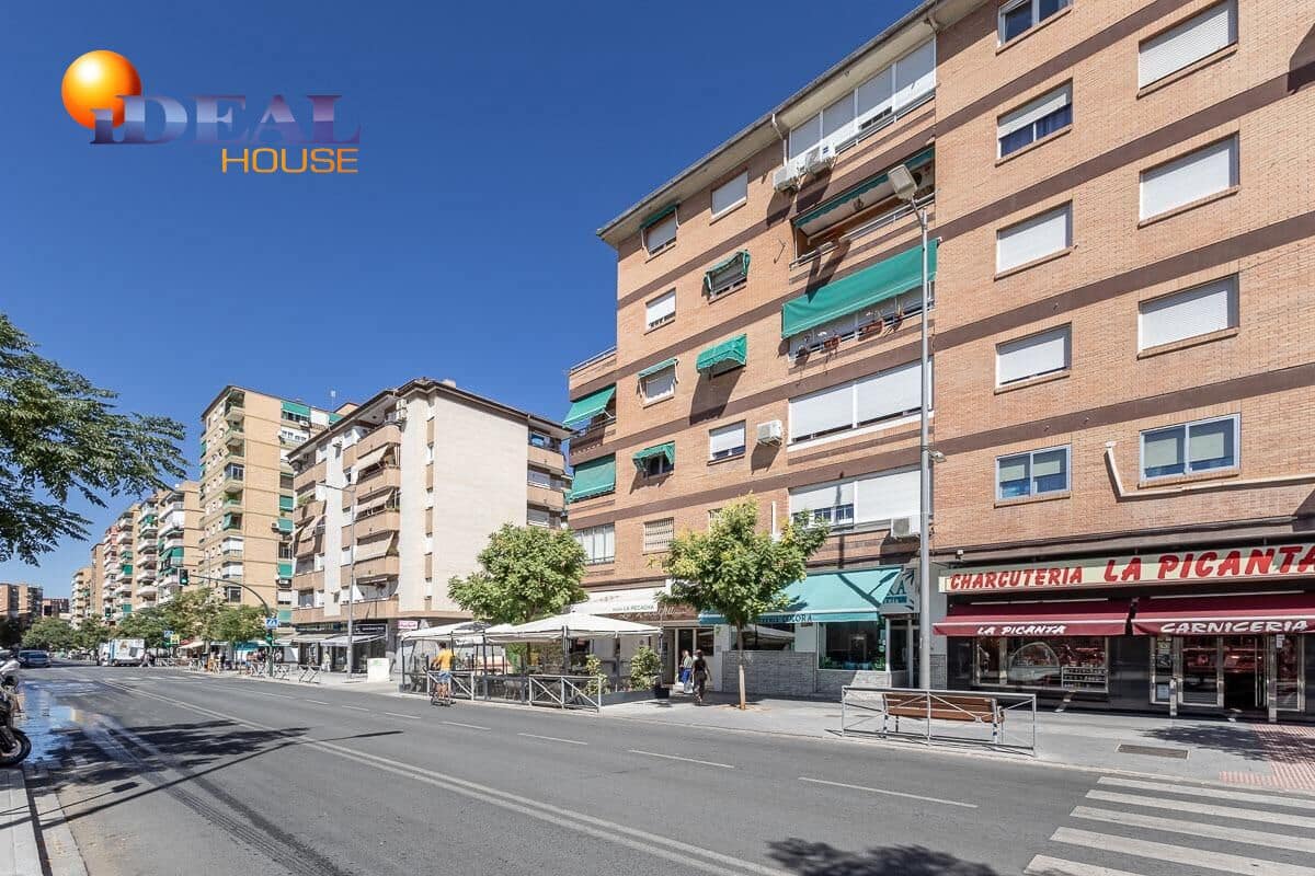 4 bedroom Flat for sale in Granada city with garage - € 329,000 (Ref: 9434249)