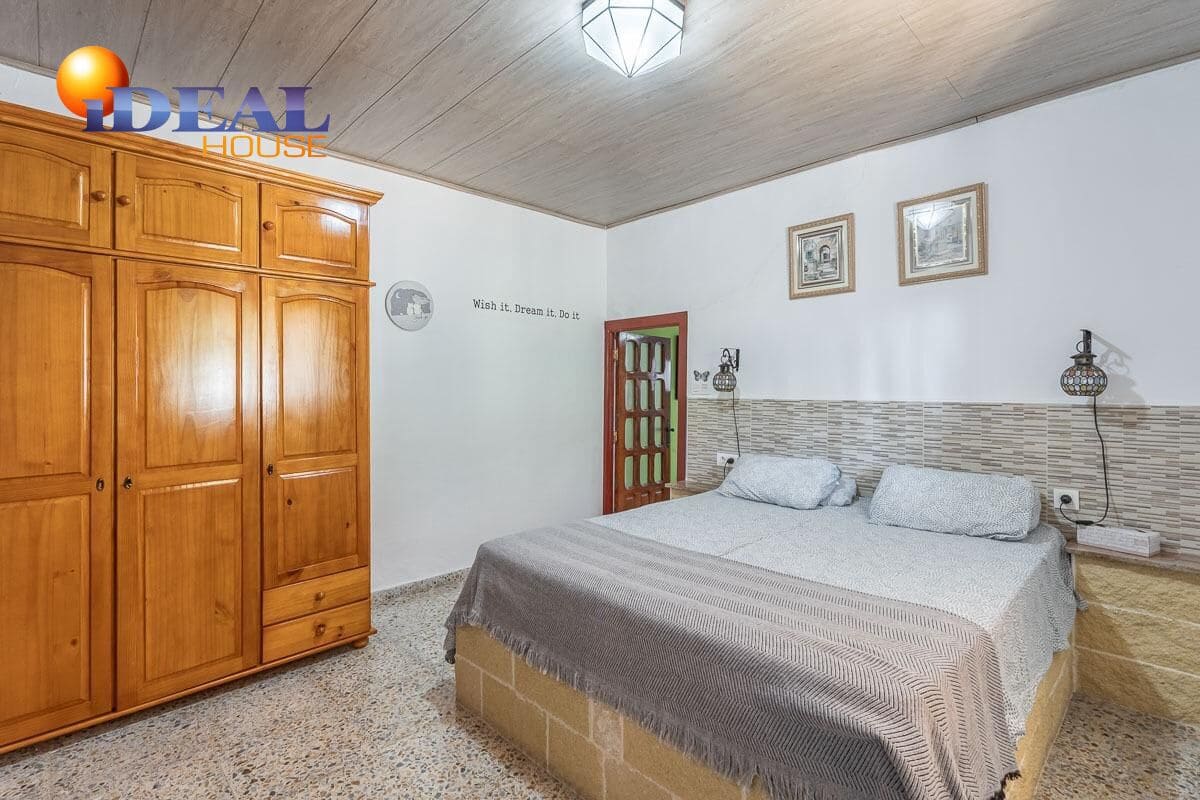 7 bedroom Villa for sale in Montefrio - € 350,000 (Ref: 9434252)