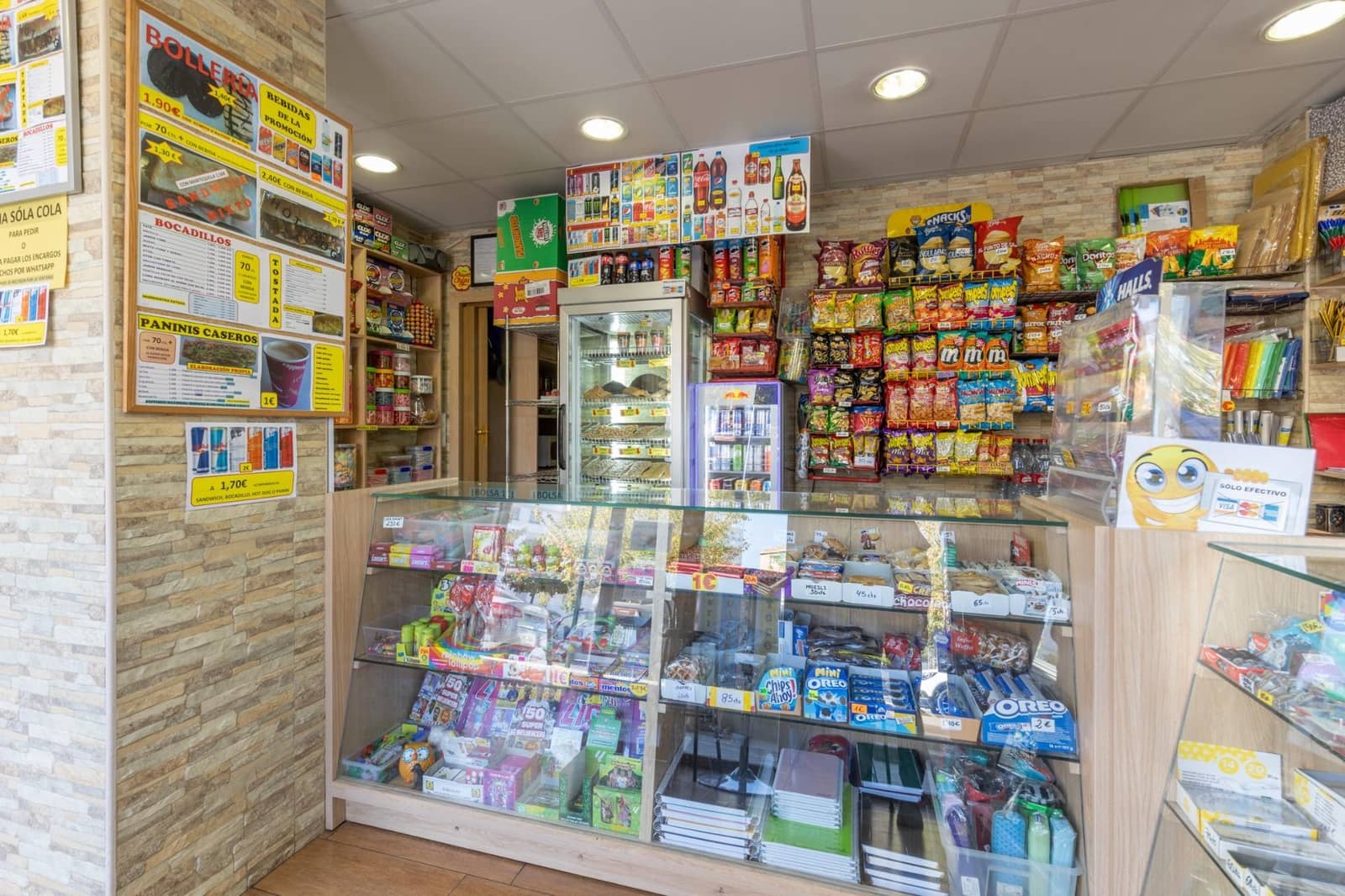 Kommersiell til salgs i Granada by - € 125 000 (Ref: 9434255)