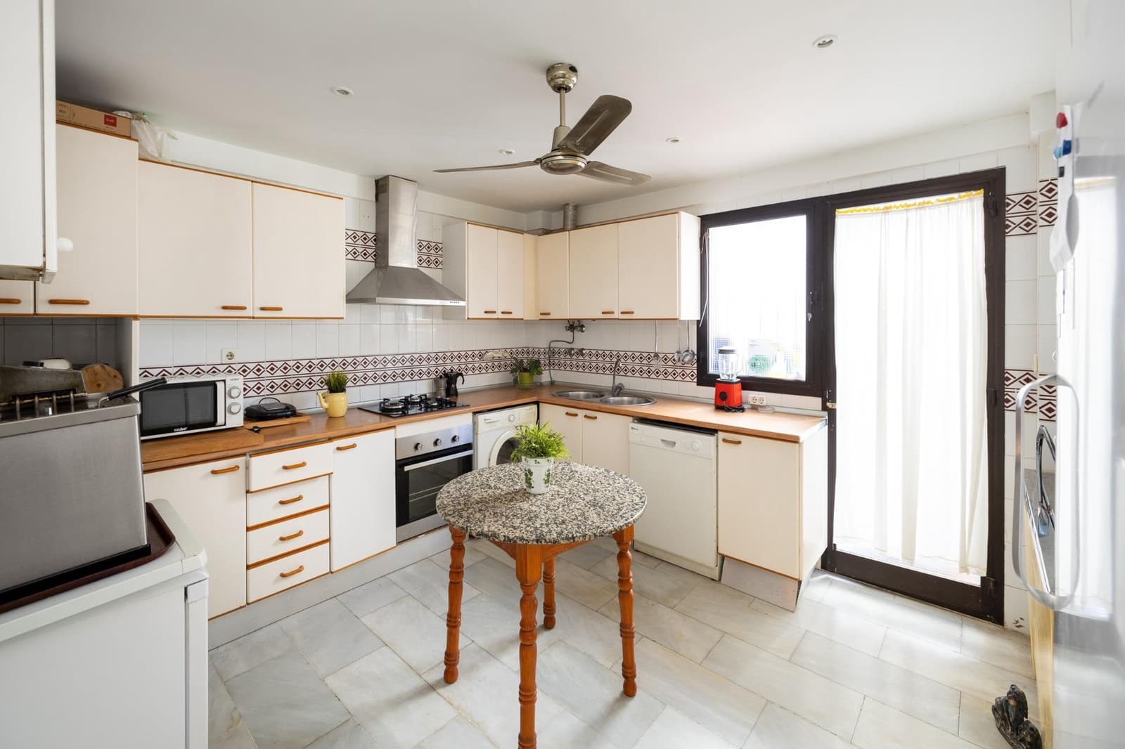 Pareado de 8 habitaciones en Calahonda en venta - 480.000 € (Ref: 9434256)