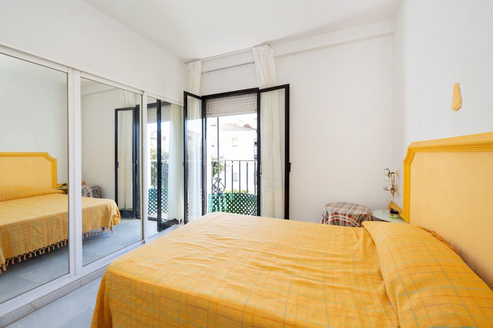 Pareado de 8 habitaciones en Calahonda en venta - 480.000 € (Ref: 9434256)