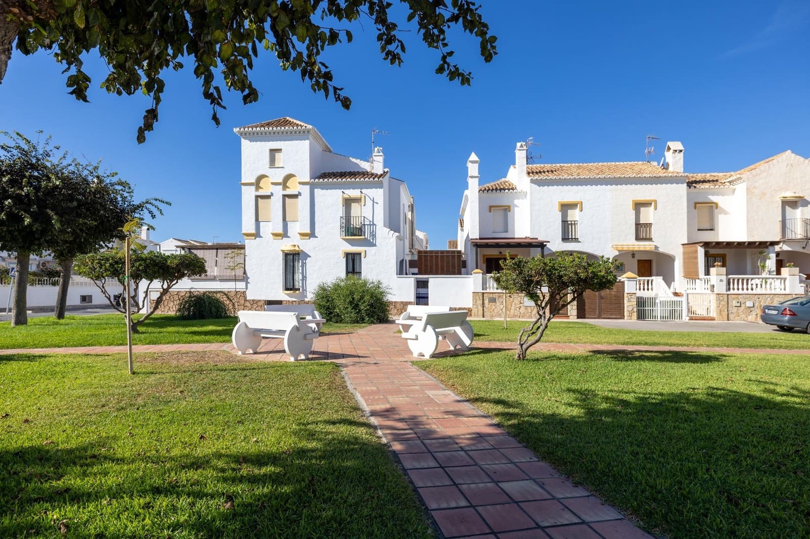 Pareado de 8 habitaciones en Calahonda en venta - 480.000 € (Ref: 9434256)