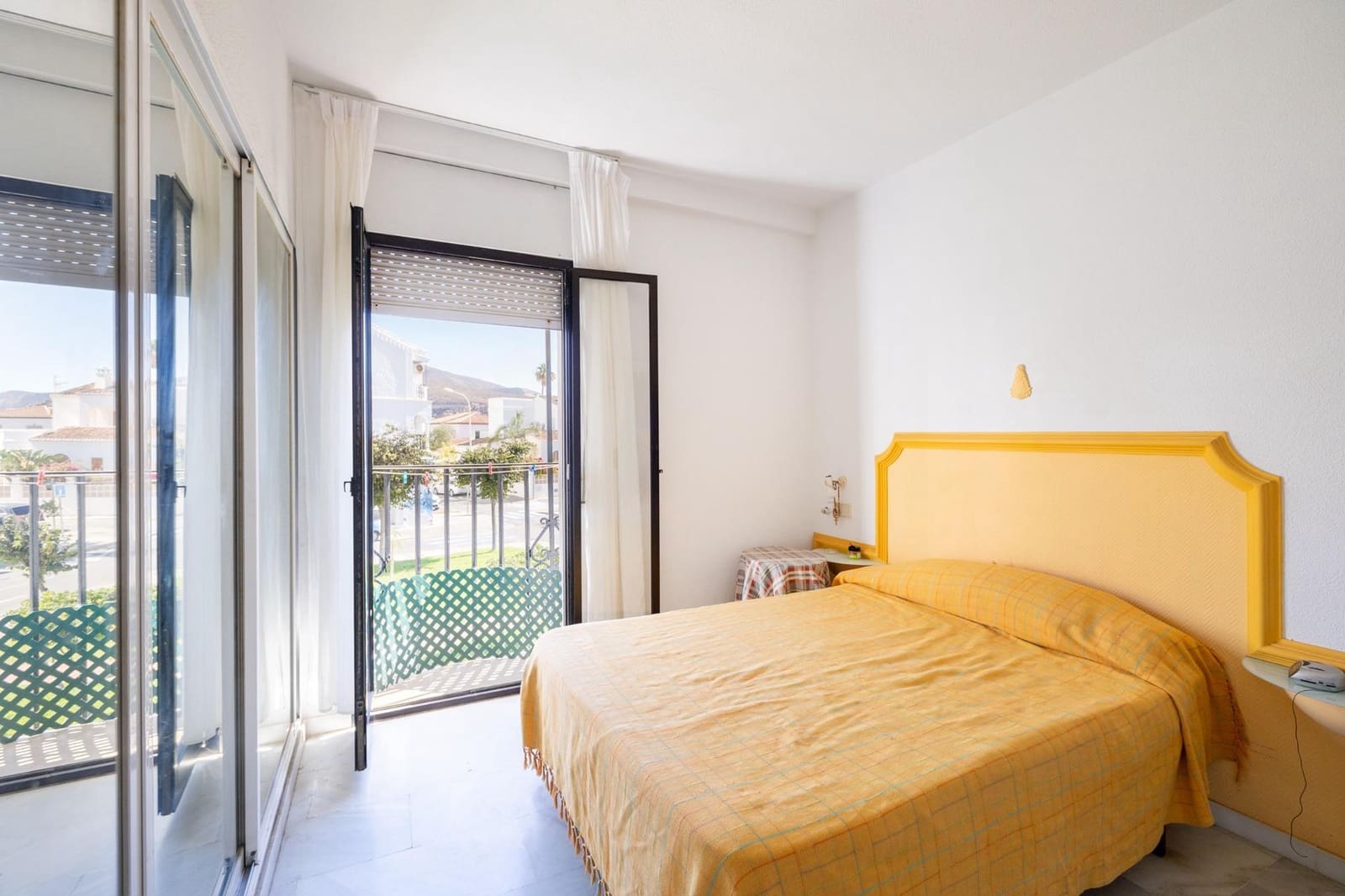 Pareado de 8 habitaciones en Calahonda en venta - 480.000 € (Ref: 9434256)