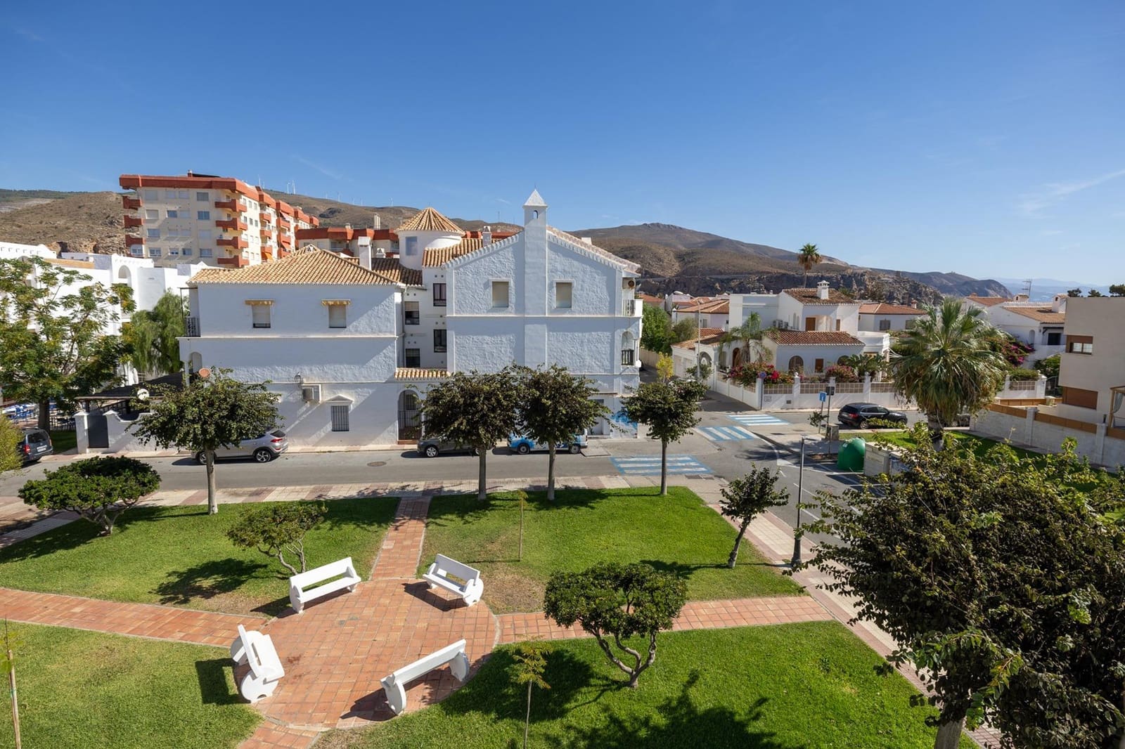 Pareado de 8 habitaciones en Calahonda en venta - 480.000 € (Ref: 9434256)