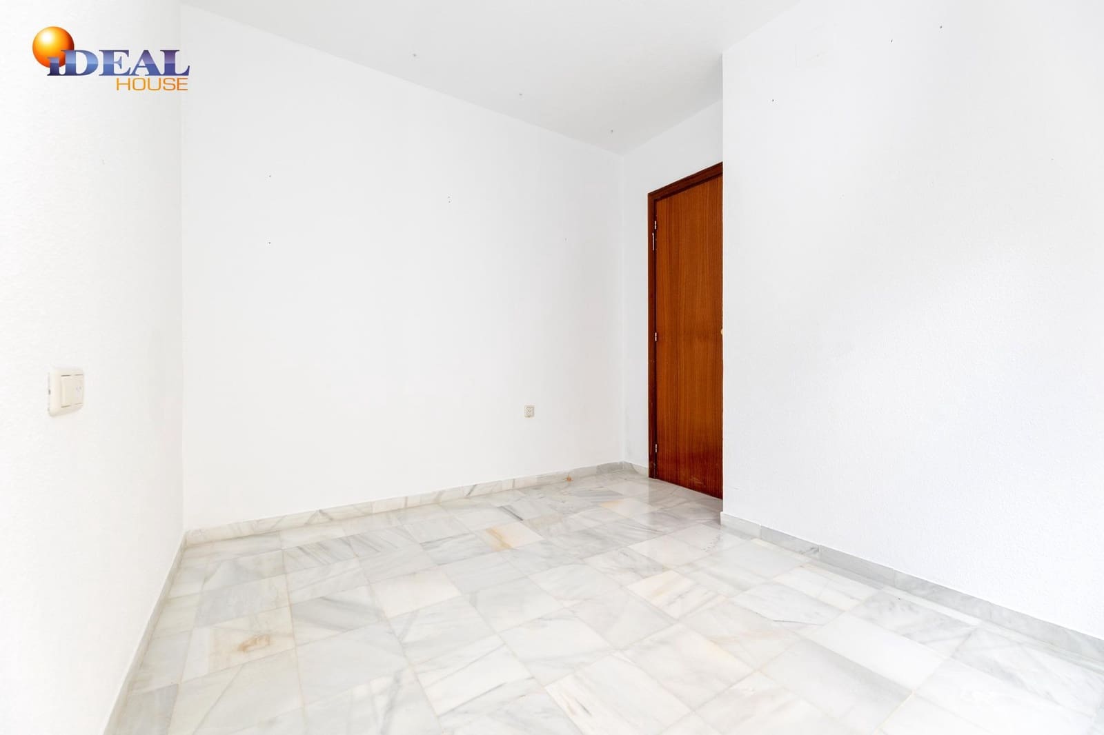 2 bedroom Flat for sale in Cenes de la Vega with garage - € 117,000 (Ref: 9434257)