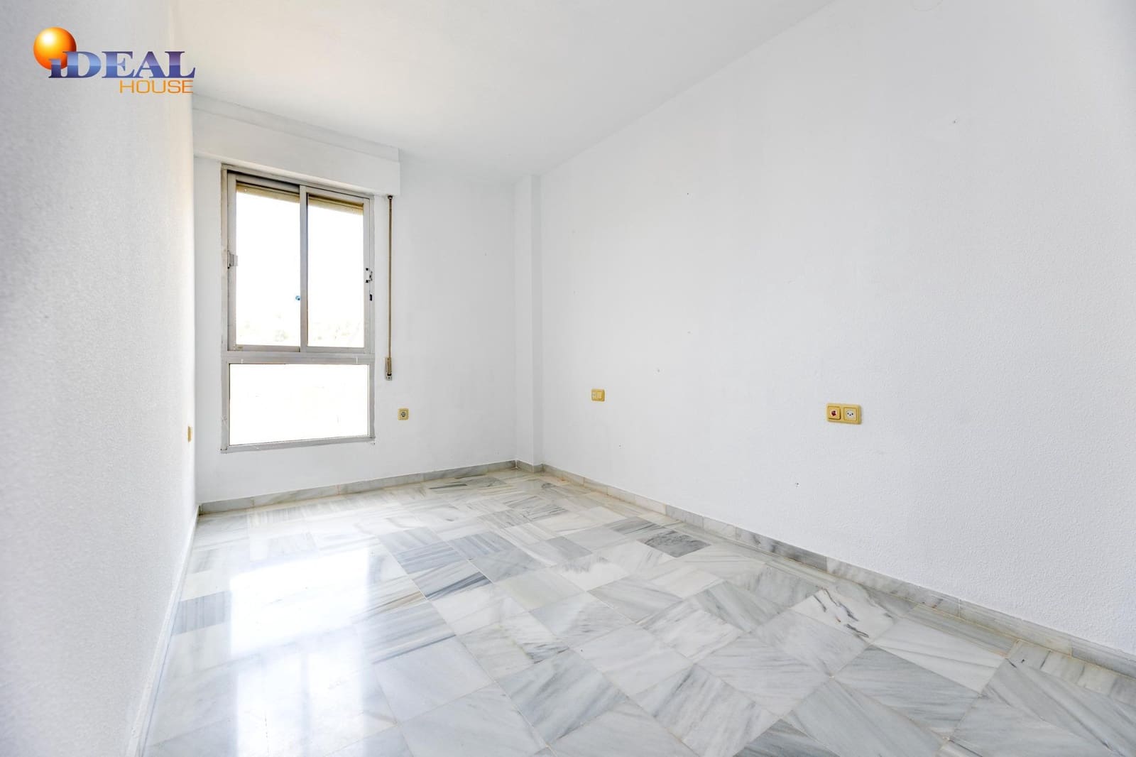 2 bedroom Flat for sale in Cenes de la Vega with garage - € 117,000 (Ref: 9434257)