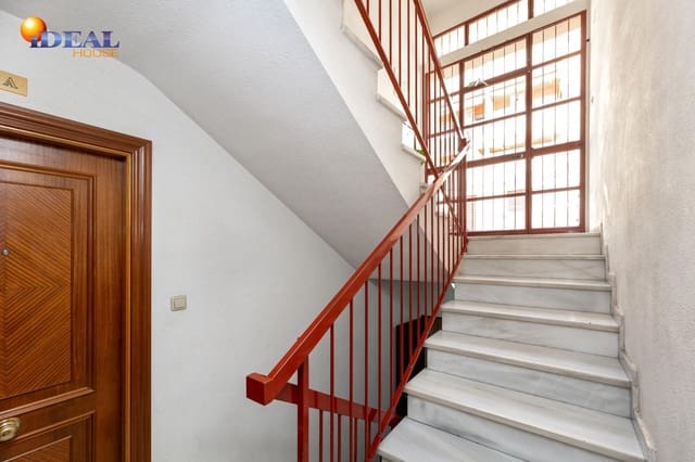 Piso de 2 habitaciones en Cenes de la Vega en venta con garaje - 117.000 € (Ref: 9434257)