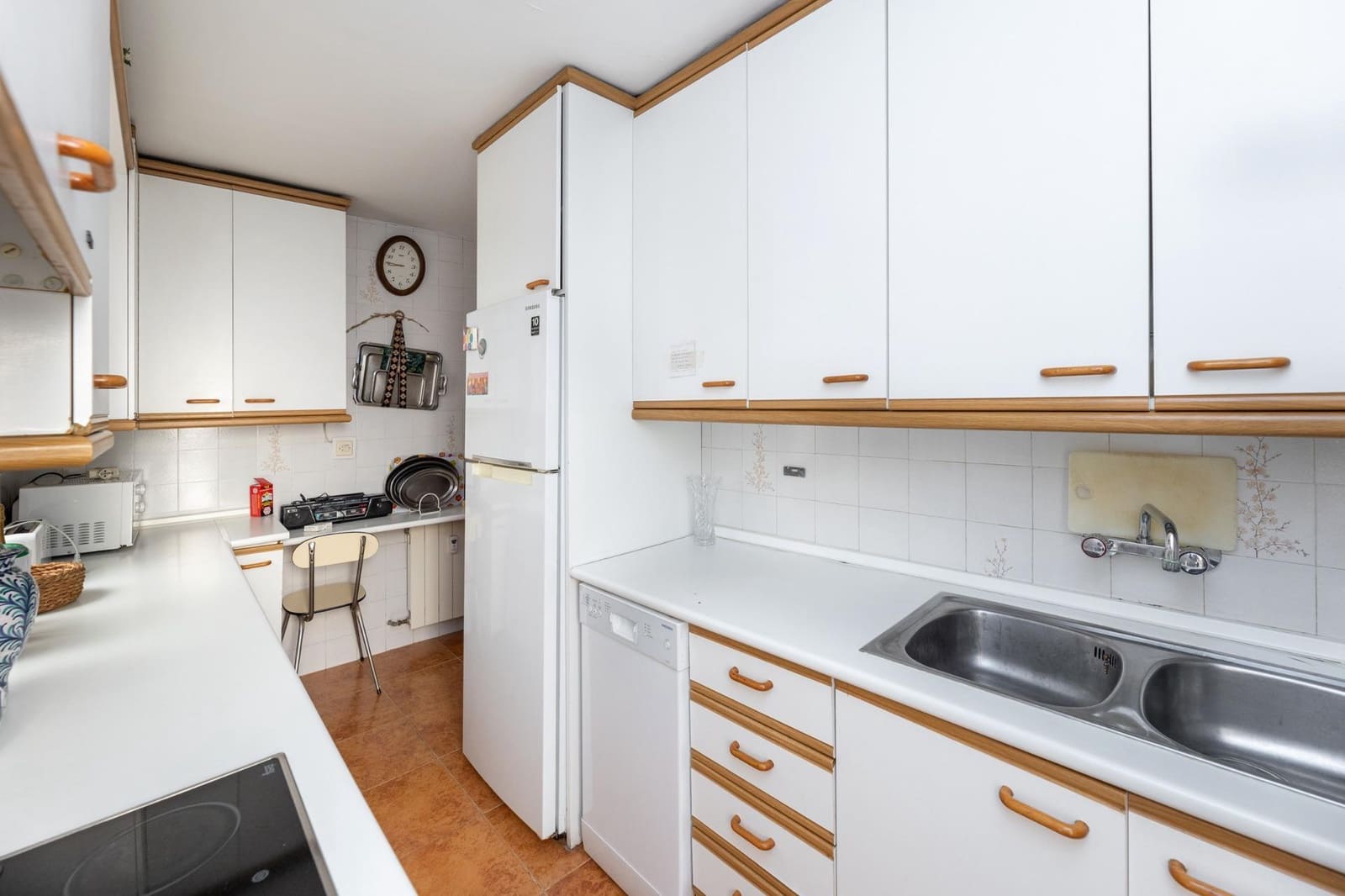 5 bedroom Flat for sale in Granada city with garage - € 380,000 (Ref: 9434260)