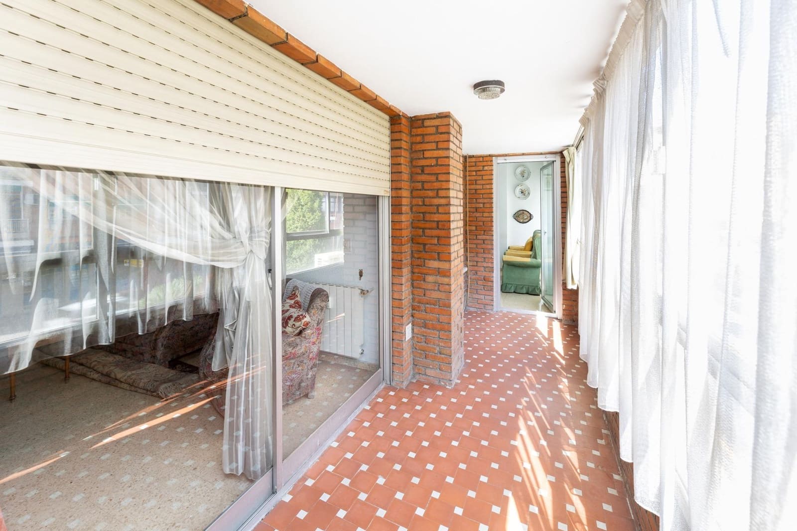 5 bedroom Flat for sale in Granada city with garage - € 380,000 (Ref: 9434260)