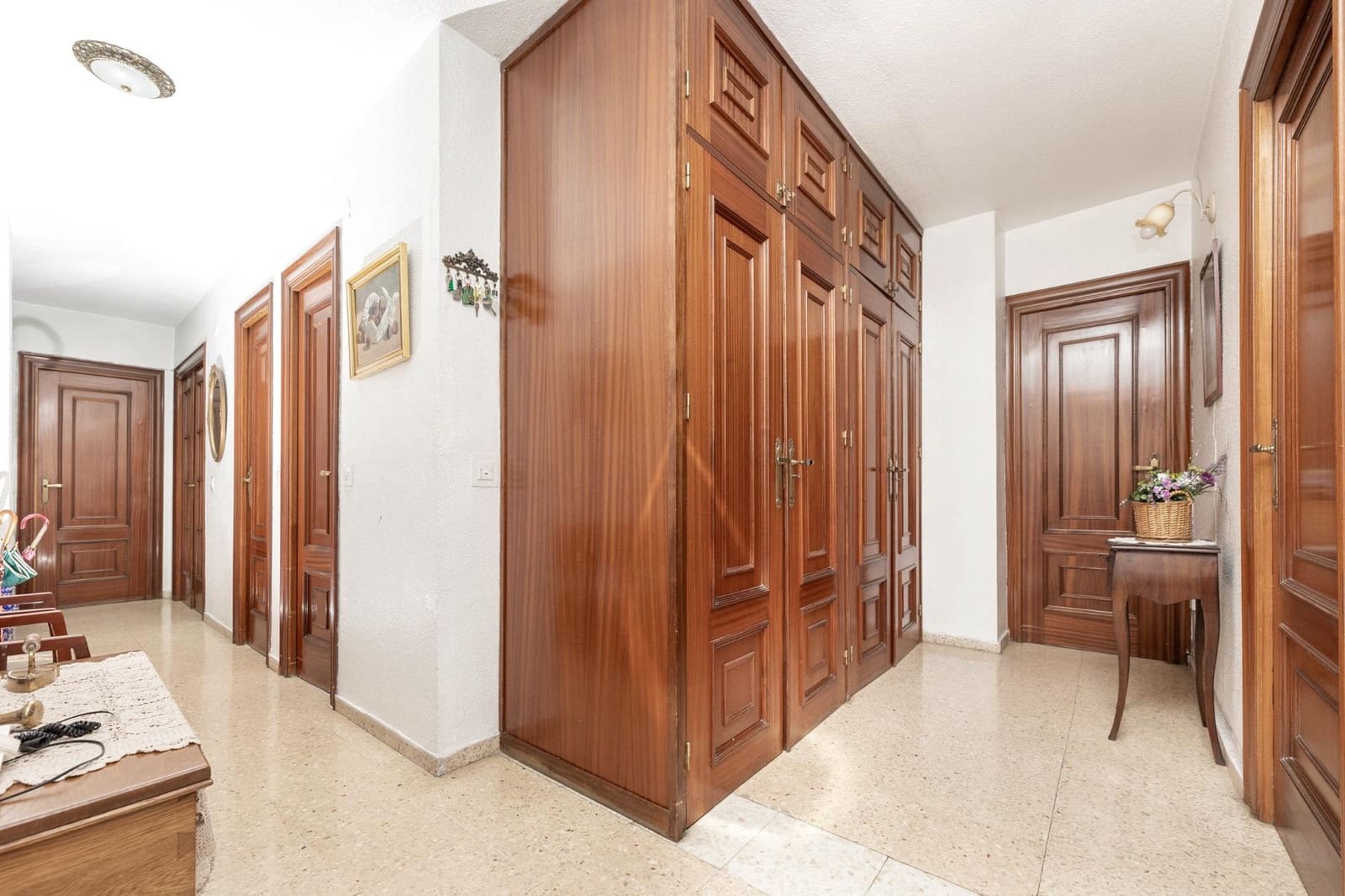 5 bedroom Flat for sale in Granada city with garage - € 380,000 (Ref: 9434260)