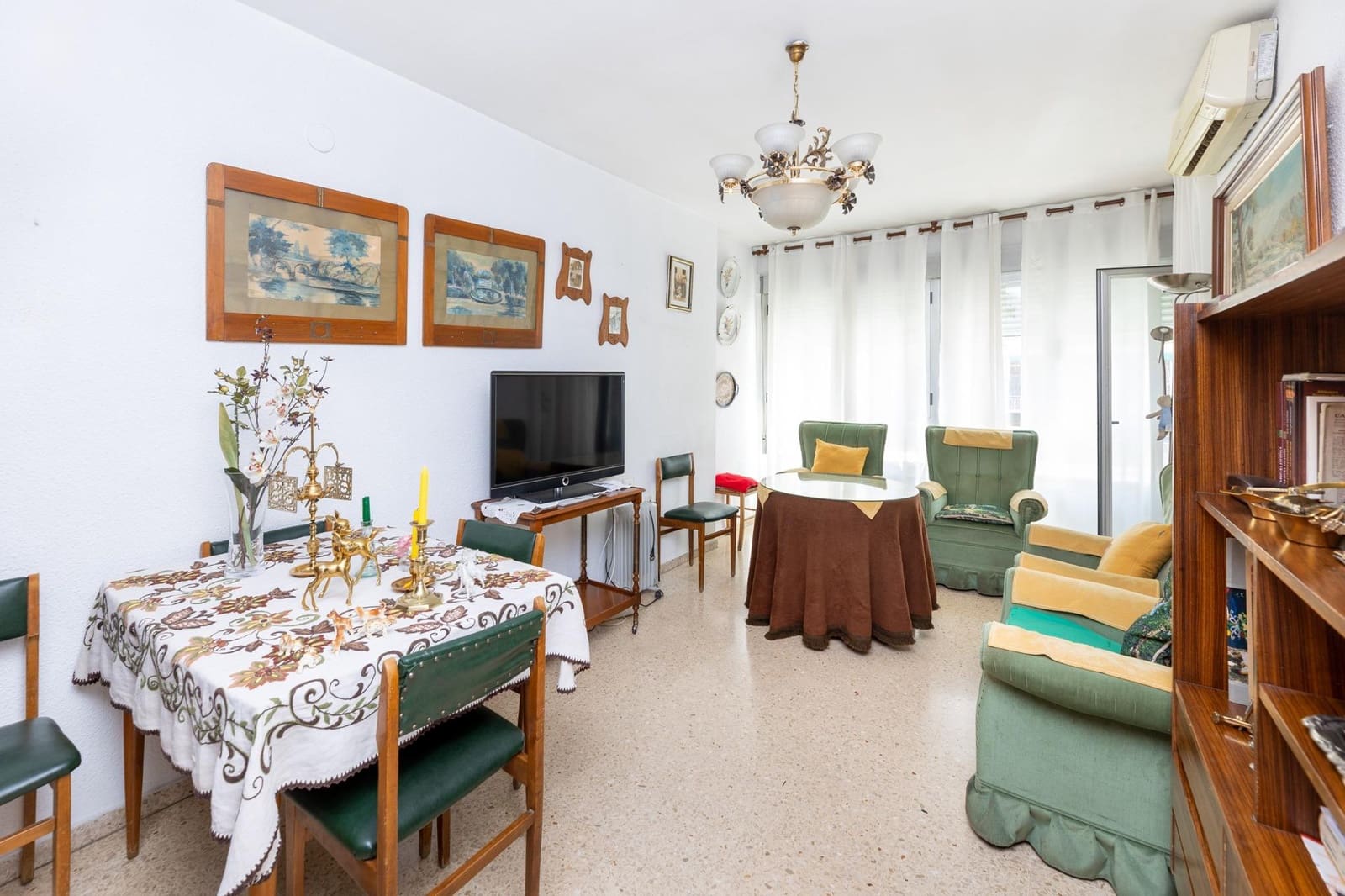 5 bedroom Flat for sale in Granada city with garage - € 380,000 (Ref: 9434260)