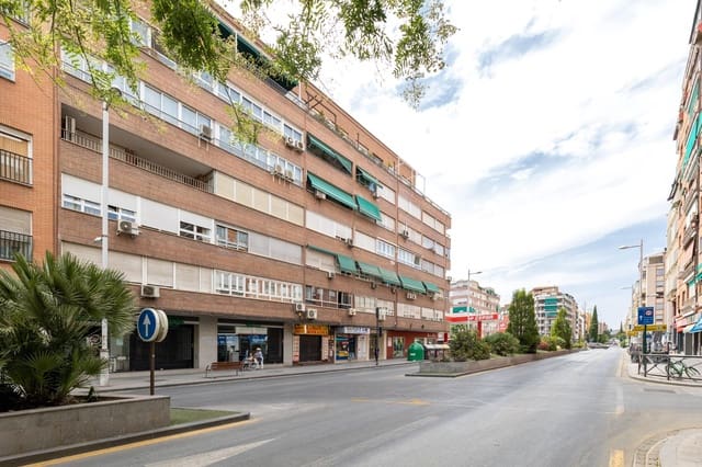 5 slaapkamer Flat te koop in Camino de Ronda - Rosaleda, Granada stad met garage - € 380.000 (Ref: 9434260)