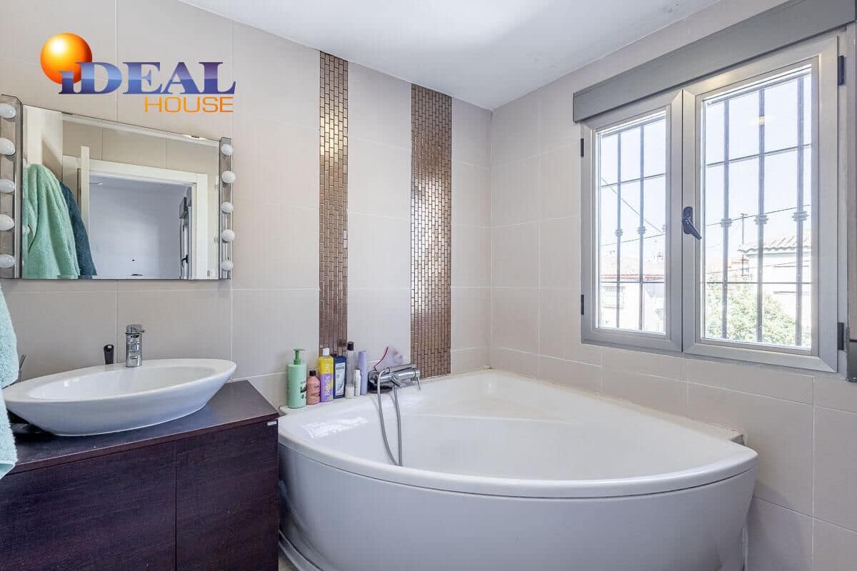 3 bedroom Terraced Villa for sale in Peligros - € 195,000 (Ref: 9434265)