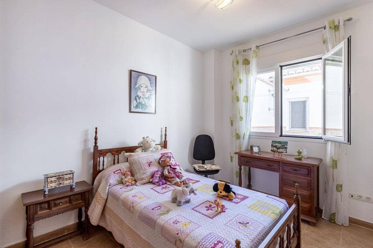 3 bedroom Townhouse for sale in Jatar with garage - € 159,000 (Ref: 9434268)