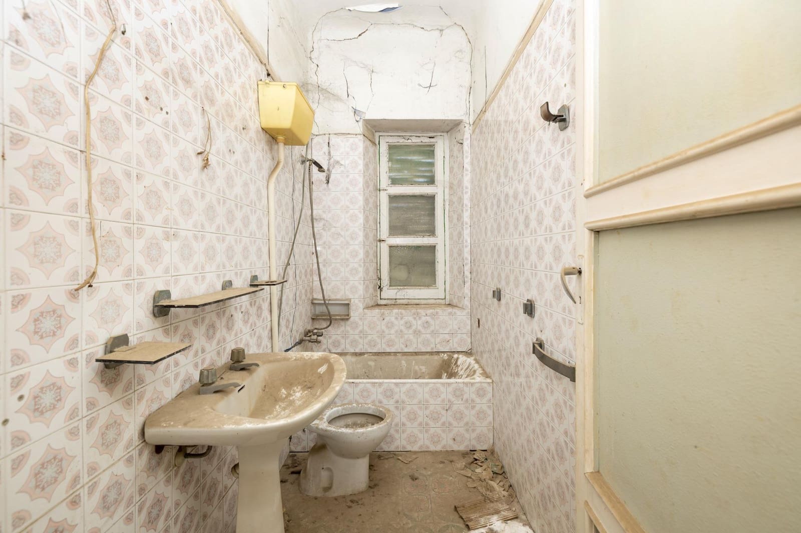 4 chambre Local Commercial à vendre à Fuente Vaqueros - 200 000 € (Ref: 9434278)