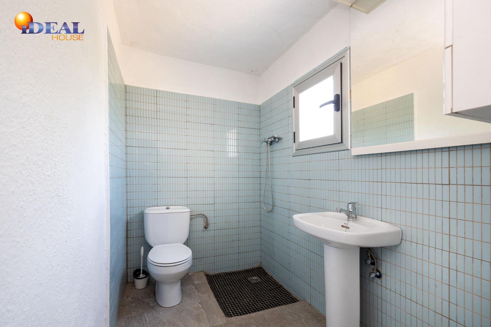 2 bedroom Finca/Country House for sale in Moraleda de Zafayona with garage - € 79,900 (Ref: 9434281)