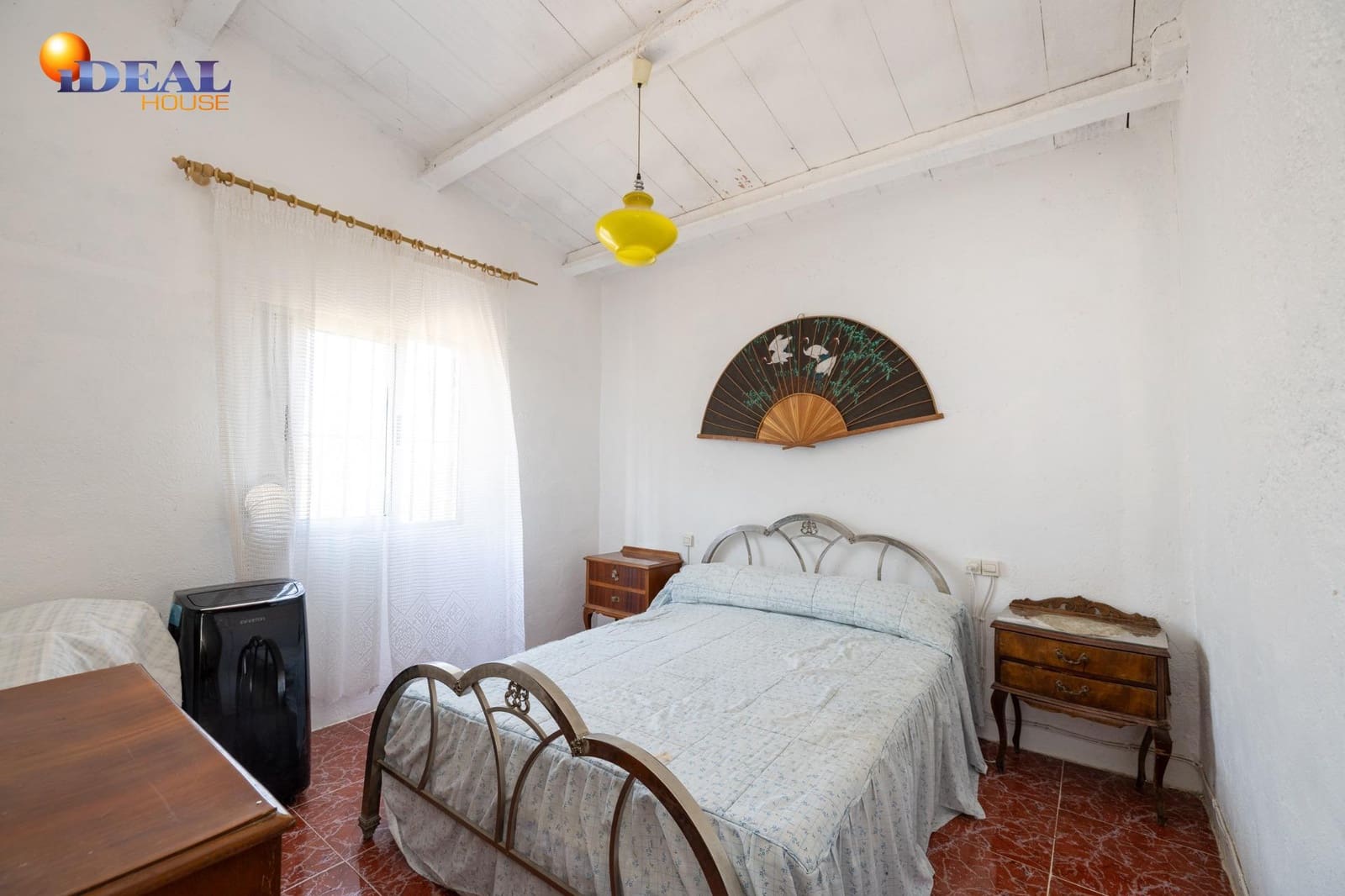 2 bedroom Finca/Country House for sale in Moraleda de Zafayona with garage - € 79,900 (Ref: 9434281)