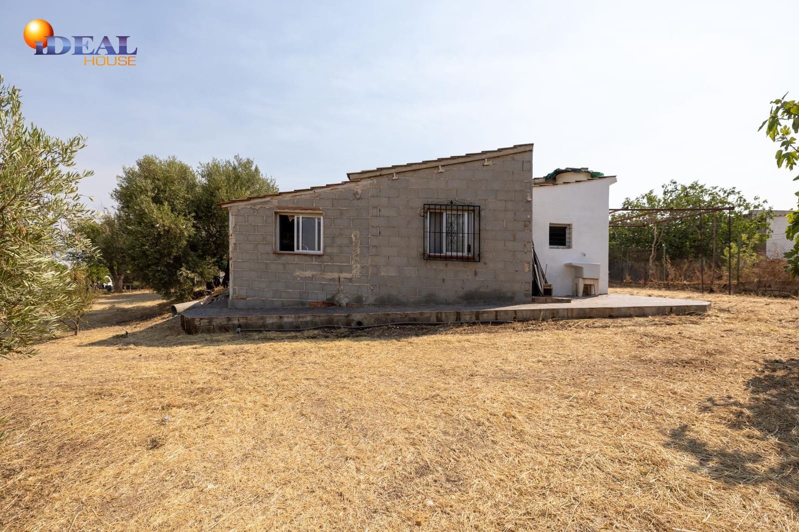 2 bedroom Finca/Country House for sale in Moraleda de Zafayona with garage - € 79,900 (Ref: 9434281)