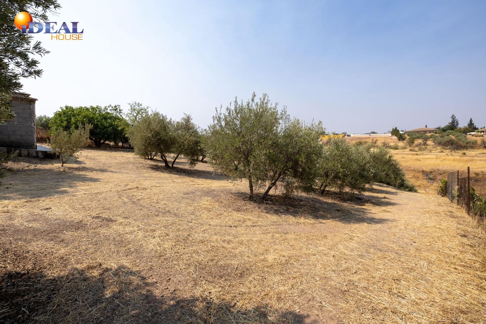 2 bedroom Finca/Country House for sale in Moraleda de Zafayona with garage - € 79,900 (Ref: 9434281)