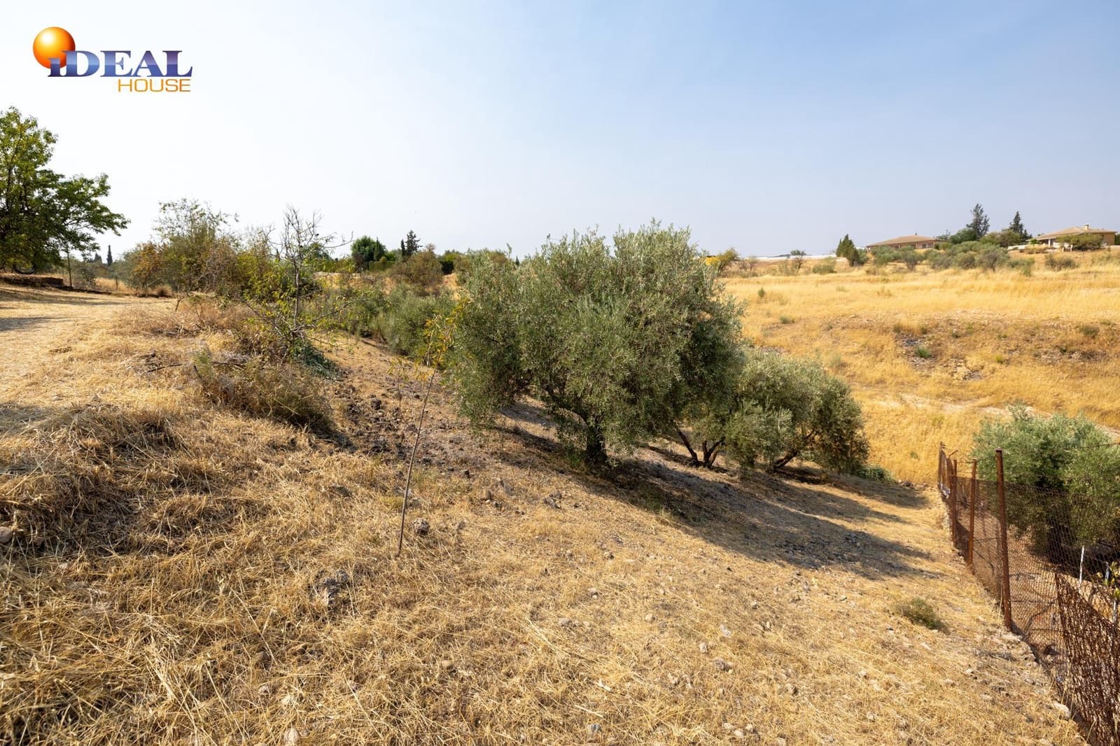 2 bedroom Finca/Country House for sale in Moraleda de Zafayona with garage - € 79,900 (Ref: 9434281)