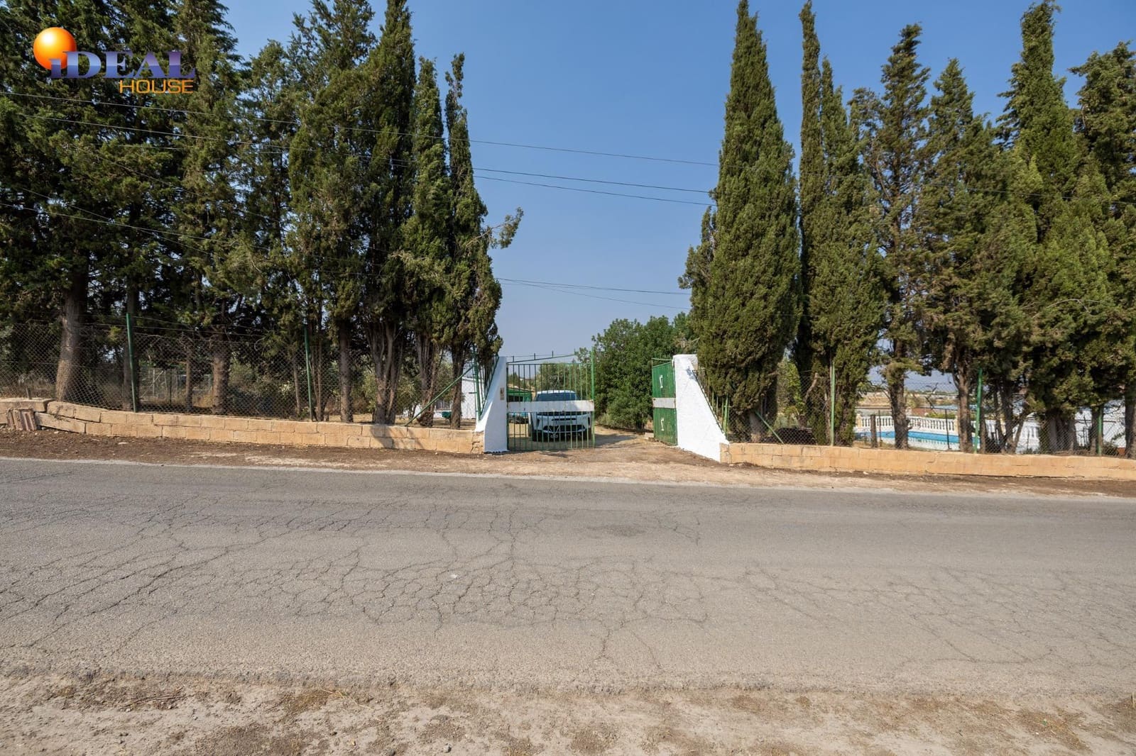 2 bedroom Finca/Country House for sale in Moraleda de Zafayona with garage - € 79,900 (Ref: 9434281)