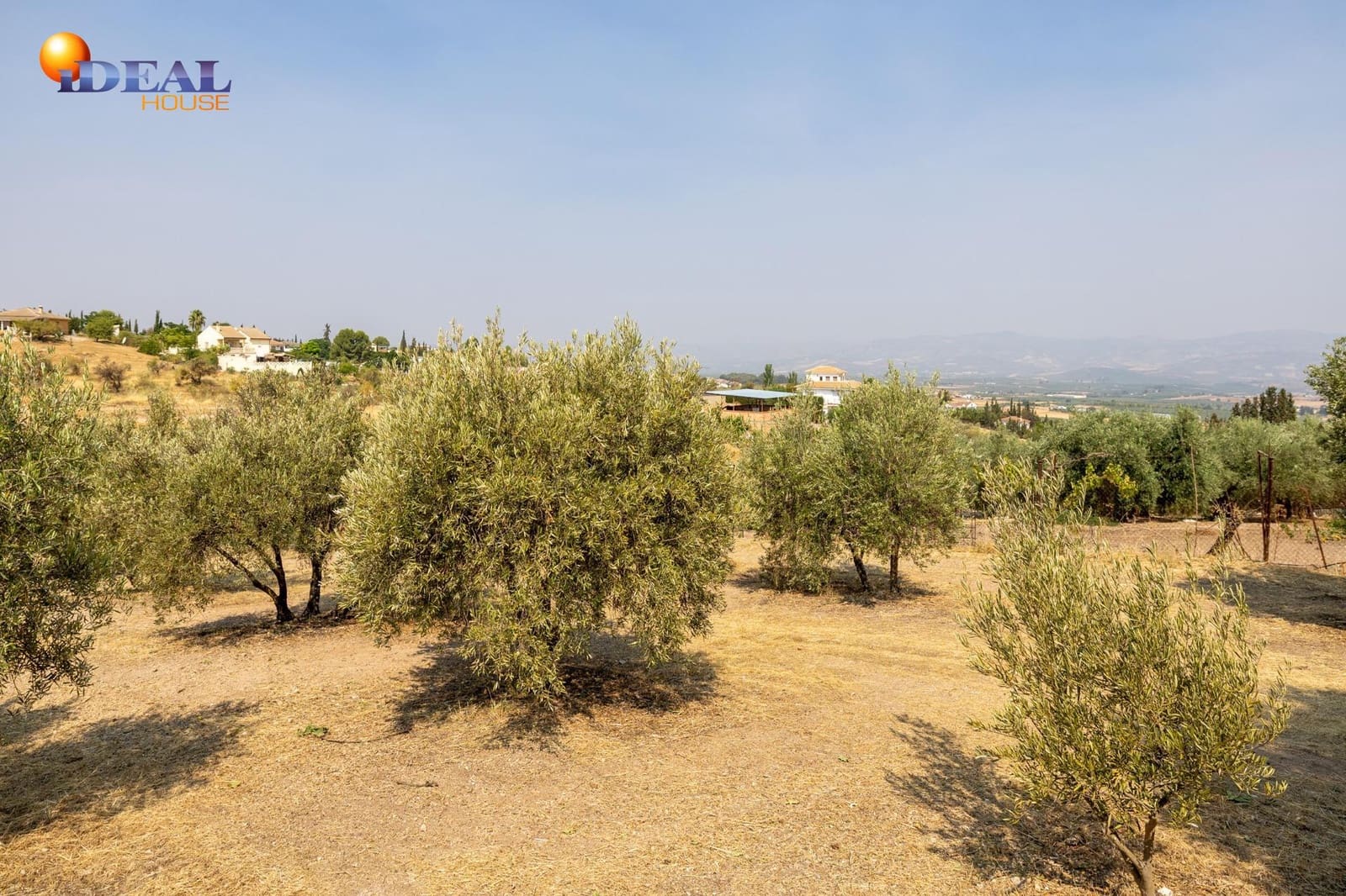 2 bedroom Finca/Country House for sale in Moraleda de Zafayona with garage - € 79,900 (Ref: 9434281)