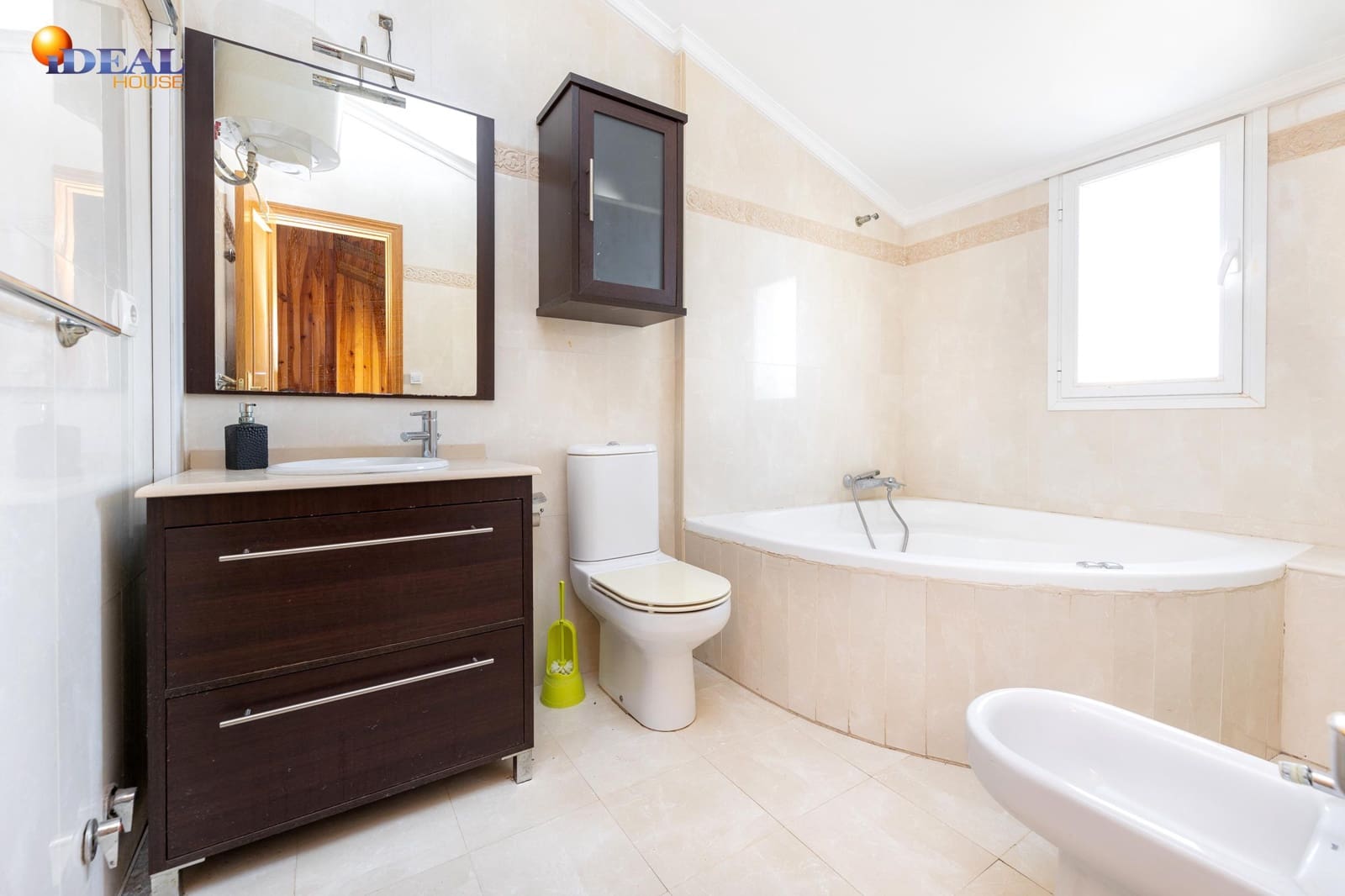 4 bedroom Terraced Villa for sale in Atarfe with pool garage - € 255,000 (Ref: 9434282)