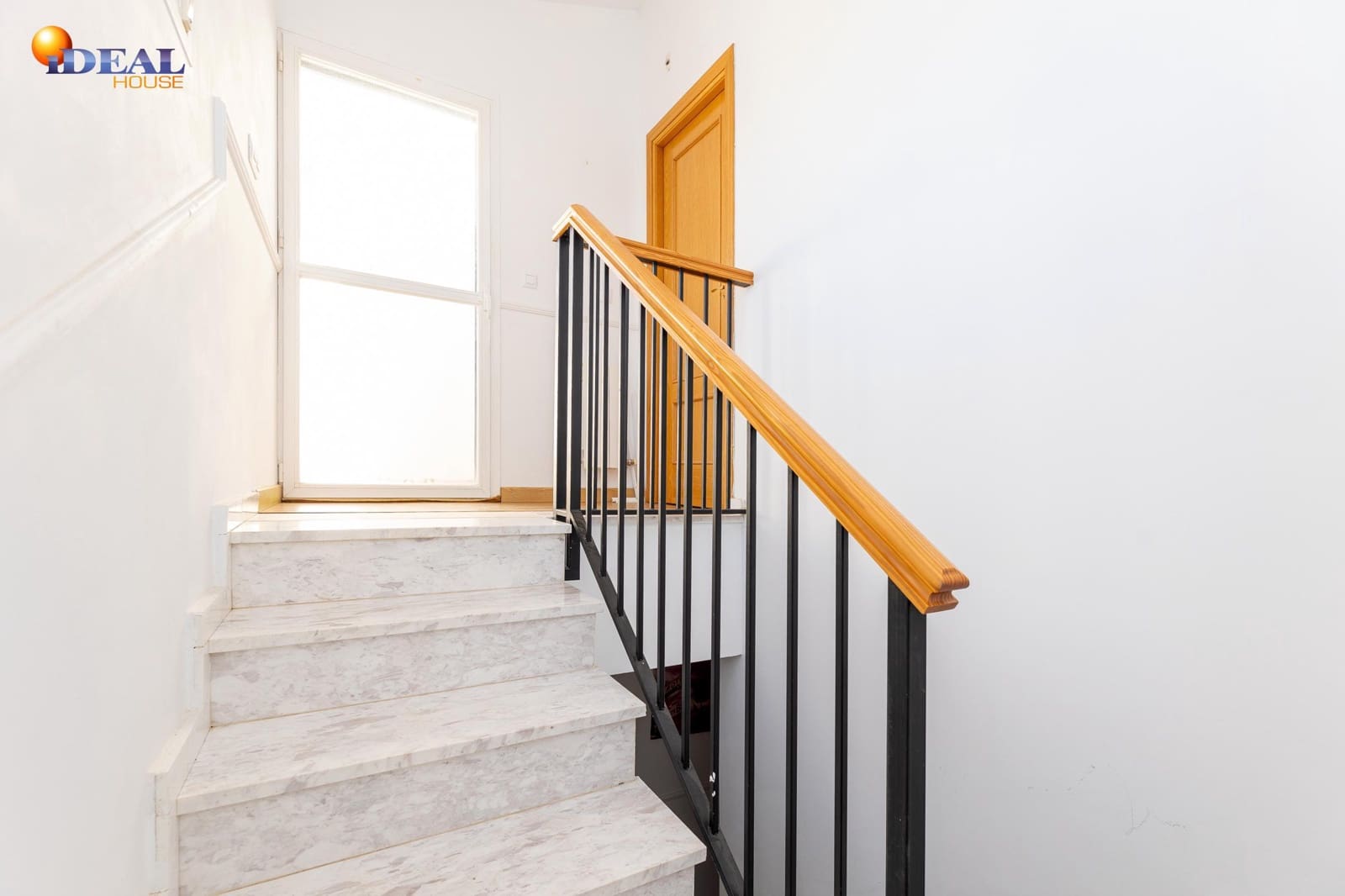 4 bedroom Terraced Villa for sale in Atarfe with pool garage - € 255,000 (Ref: 9434282)