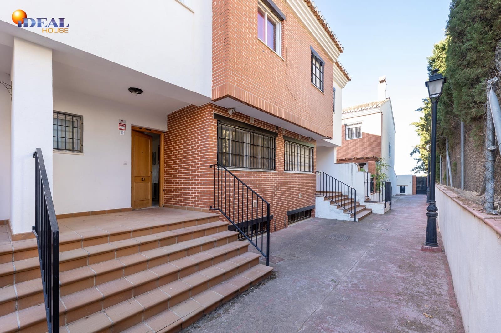 4 bedroom Terraced Villa for sale in Atarfe with pool garage - € 255,000 (Ref: 9434282)