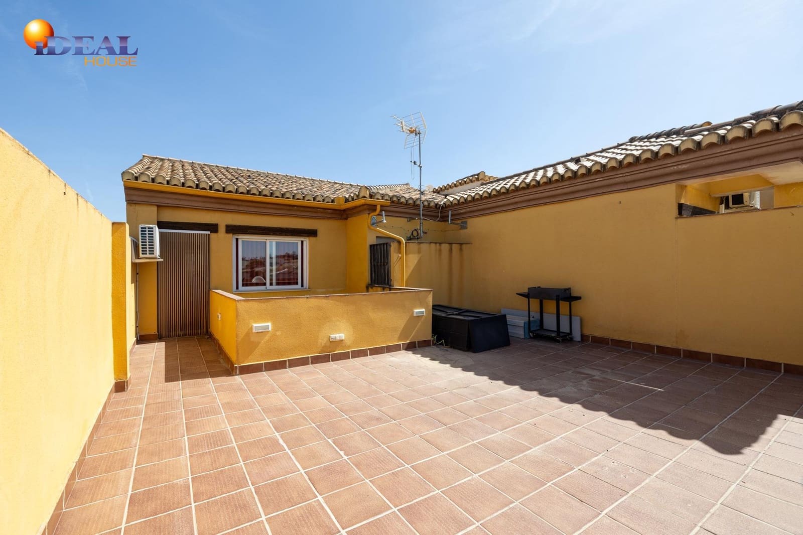 1 sovrum Takvåning till salu i La Zubia med garage - 159 000 € (Ref: 9434283)