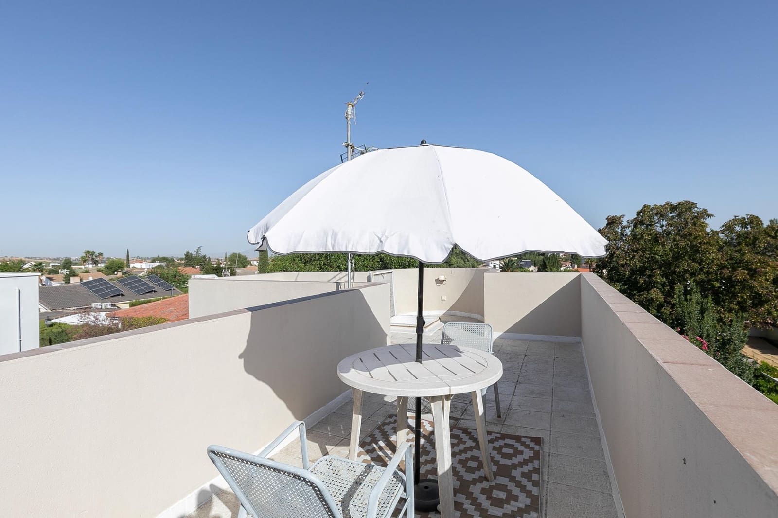 4 soverom Villa til salgs i Las Gabias med svømmebasseng garasje - € 439 000 (Ref: 9434284)