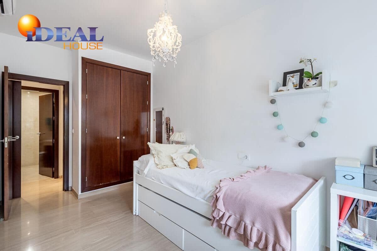 3 makuuhuone Huoneisto myytävänä paikassa Granada kaupunki mukana 
autotalli - 530 000 € (Ref: 9434287)