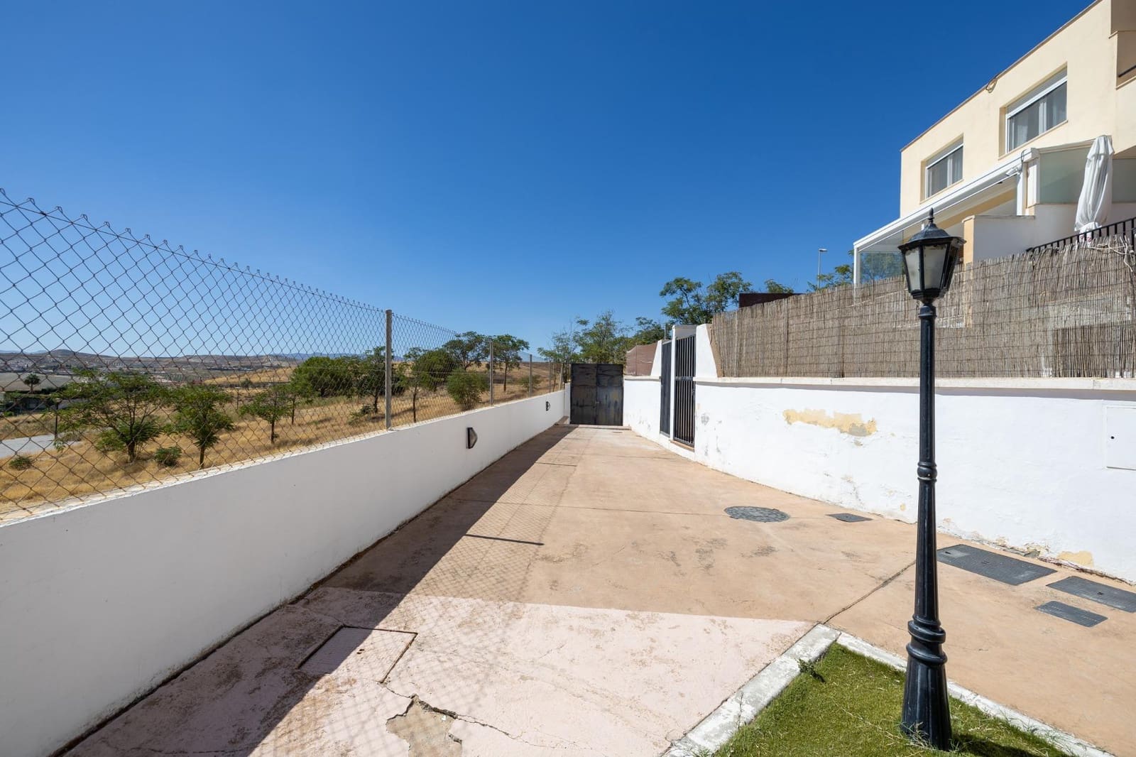 3 soverom Villa til salgs i Las Gabias med svømmebasseng garasje - € 260 000 (Ref: 9434291)