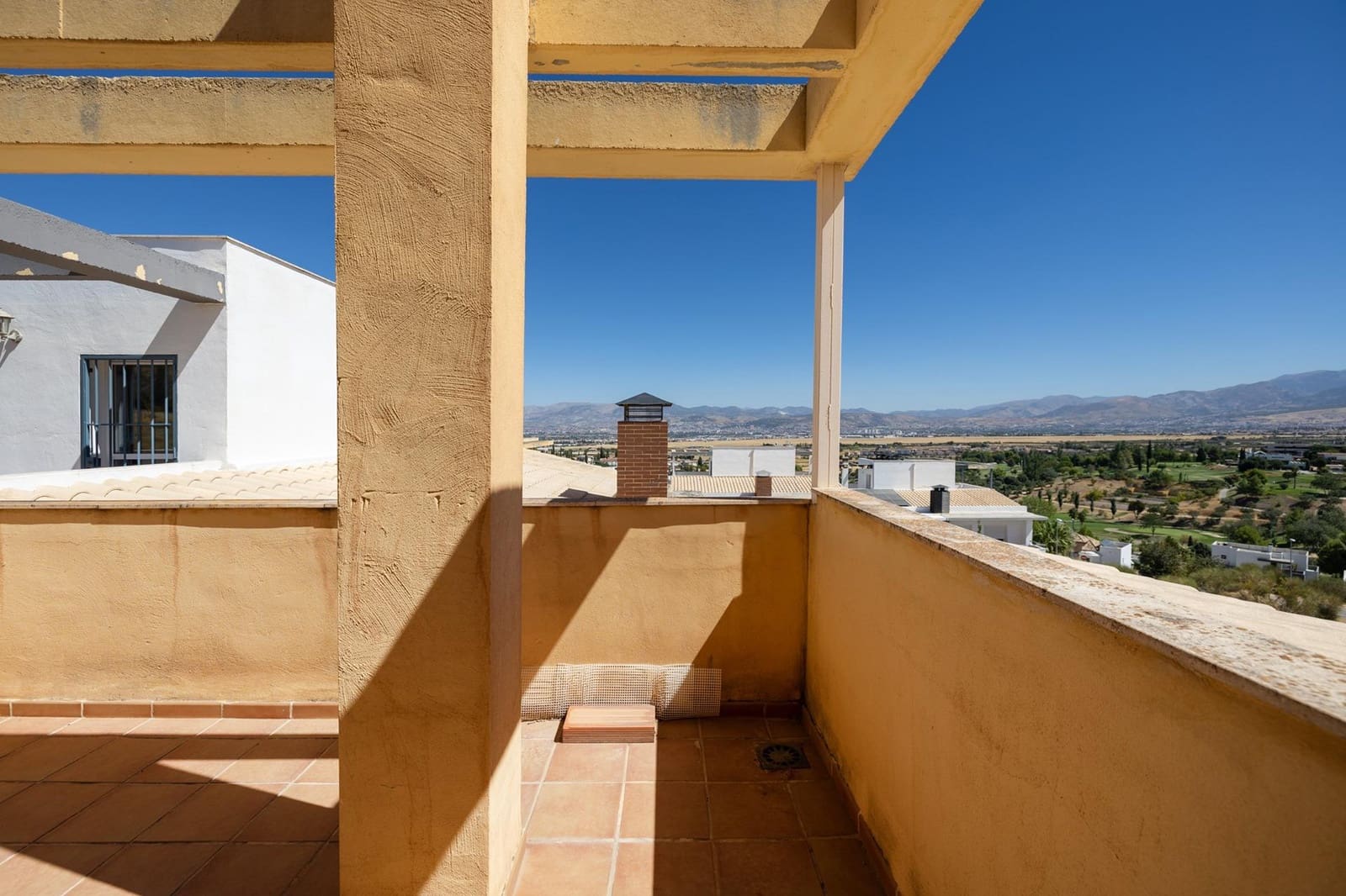 3 soverom Villa til salgs i Las Gabias med svømmebasseng garasje - € 260 000 (Ref: 9434291)