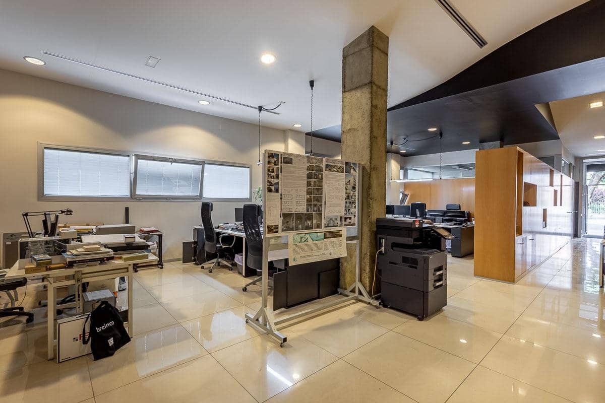 Kaupallinen myytävänä paikassa Granada kaupunki - 495 000 € (Ref: 9434299)