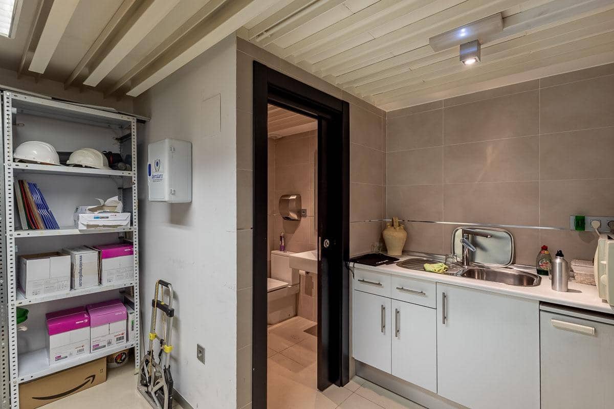 Kaupallinen myytävänä paikassa Granada kaupunki - 495 000 € (Ref: 9434299)