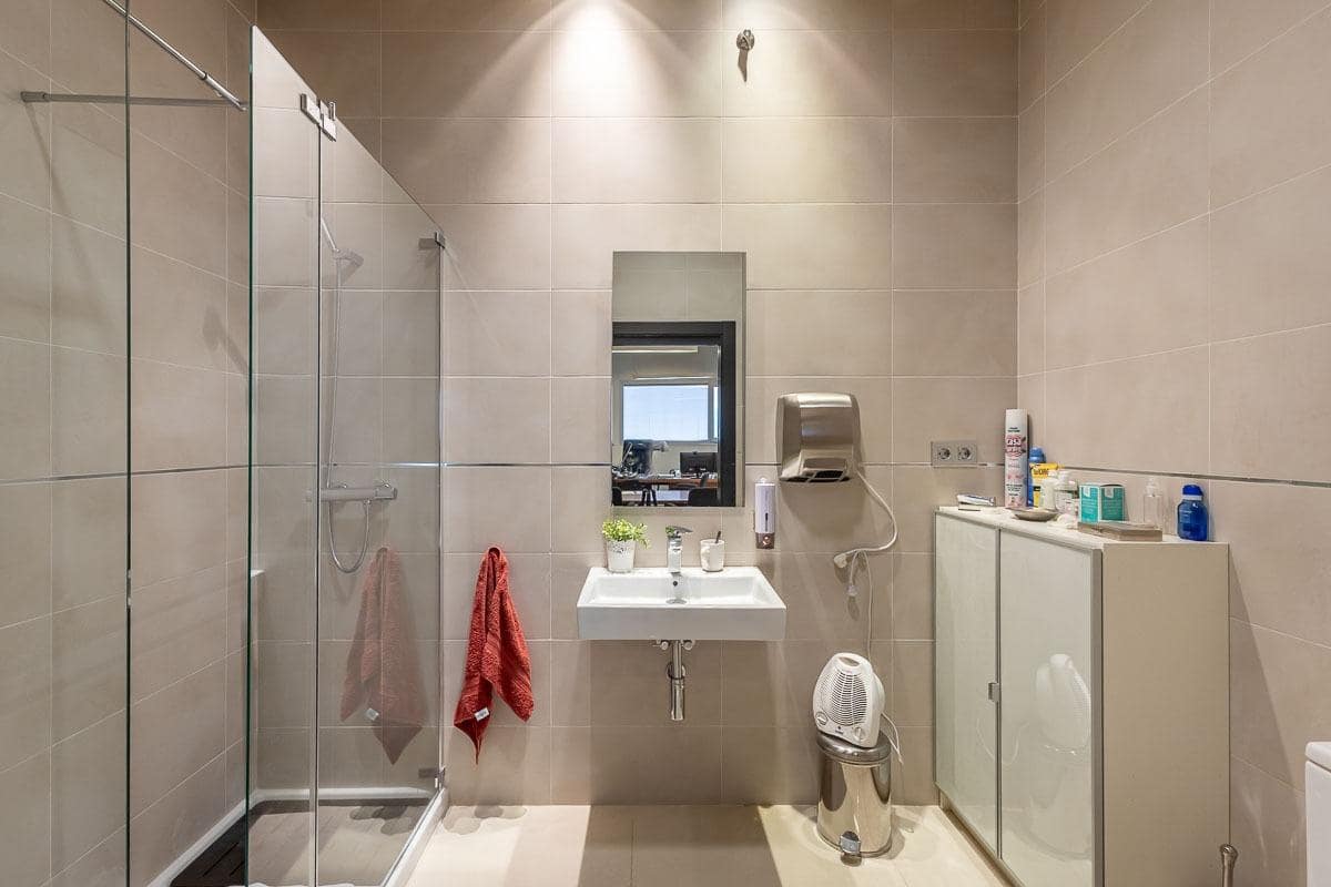 Kaupallinen myytävänä paikassa Granada kaupunki - 495 000 € (Ref: 9434299)