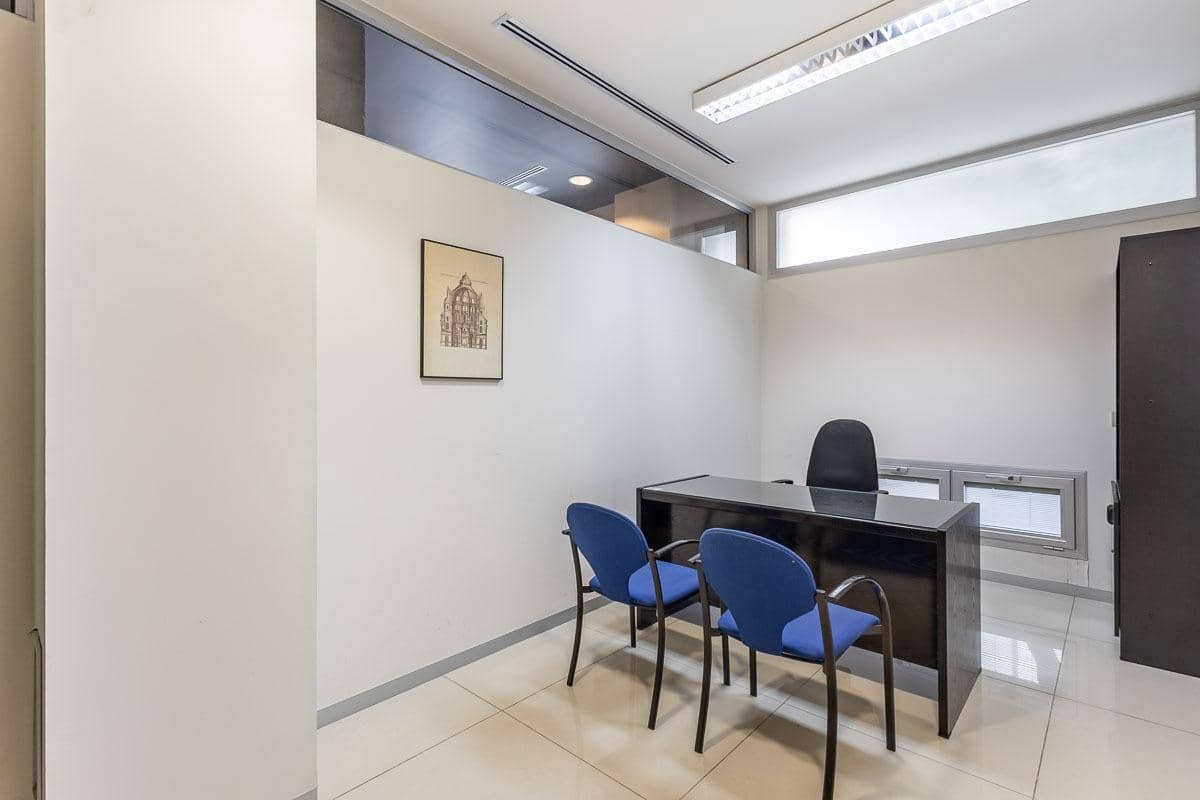 Kaupallinen myytävänä paikassa Granada kaupunki - 495 000 € (Ref: 9434299)