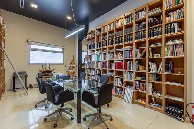 Kaupallinen myytävänä paikassa San Francisco Javier, Granada kaupunki - 495 000 € (Ref: 9434299)