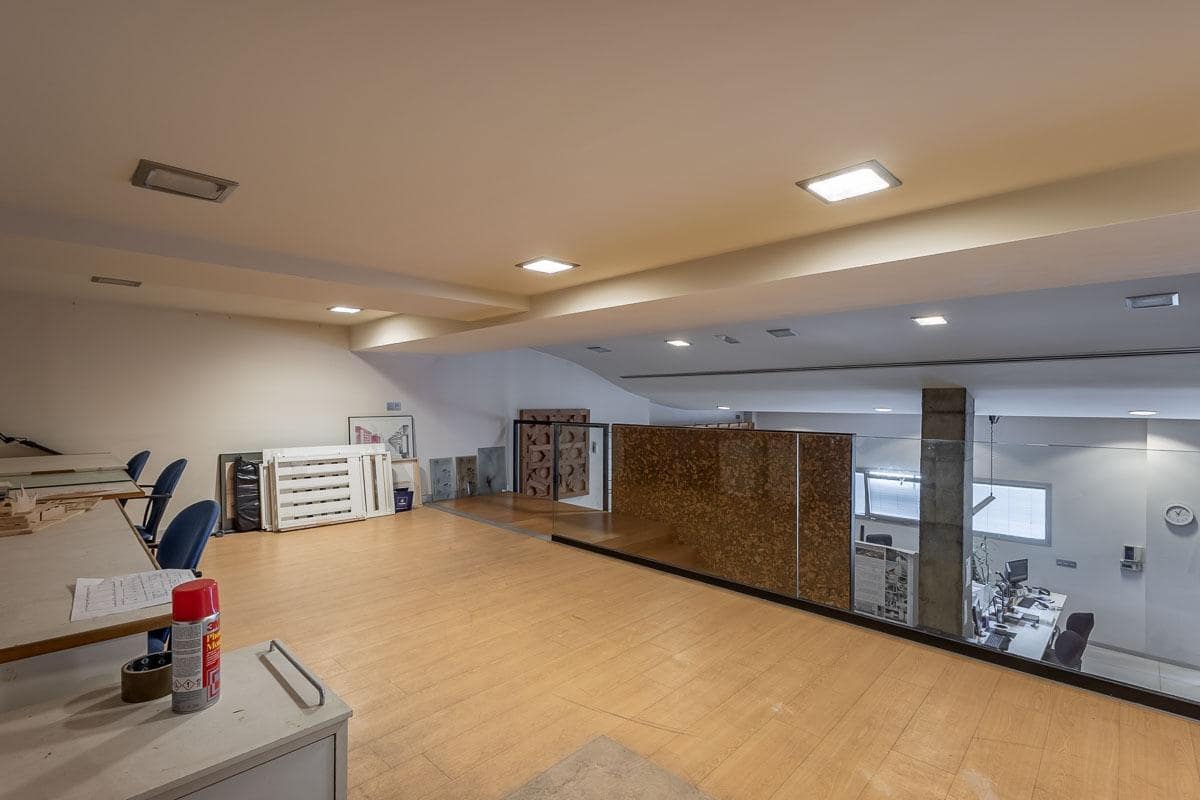 Kaupallinen myytävänä paikassa Granada kaupunki - 495 000 € (Ref: 9434299)