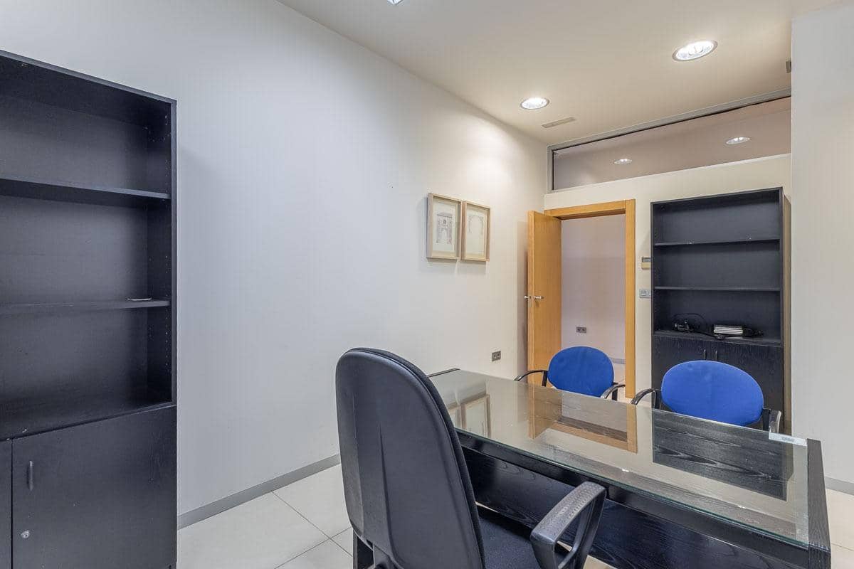 Kaupallinen myytävänä paikassa Granada kaupunki - 495 000 € (Ref: 9434299)